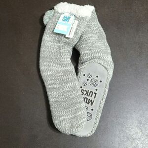 Muk Luks slippers infused with shea butter. Size 6/8